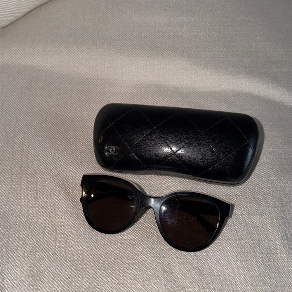 CHANEL Black and tan Sunglasses - Picture 10 of 10